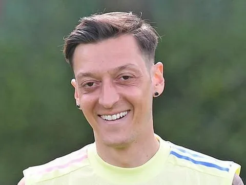 Arteta ra tay, chốt xong khả năng Ozil trở lại khoác áo Arsenal