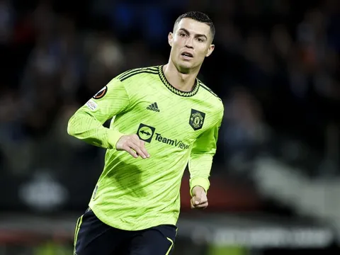 FA trừng phạt Ronaldo dù đã rời Man Utd