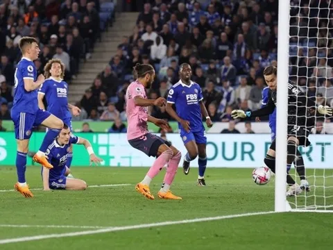 Sát thủ bị lãng quên tại Premier League bỏ lỡ gây choáng