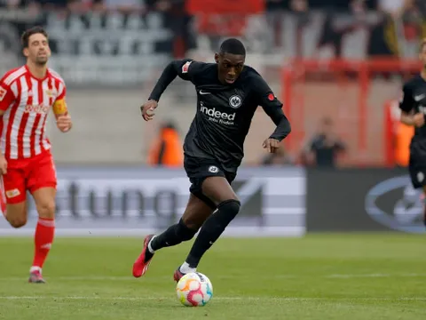 Sau 1 trận đấu, Kolo Muani cho thấy lý do Man United phải thèm khát