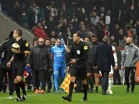 Sau bạo loạn, chủ tịch Lyon phá vỡ im lặng về Payet