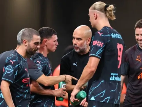 Sau John Stones, Pep sẽ có thêm phát kiến ảo diệu mùa giải mới?