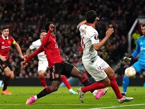 Sau Scholes, đến lượt Hargreaves nêu 'điểm đen' Man Utd