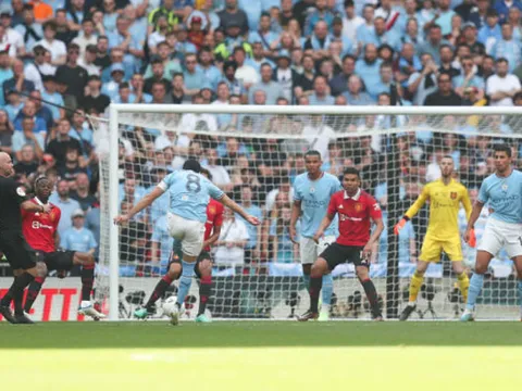 Khuất phục M.U, cú ăn 3 vĩ đại chờ Man City