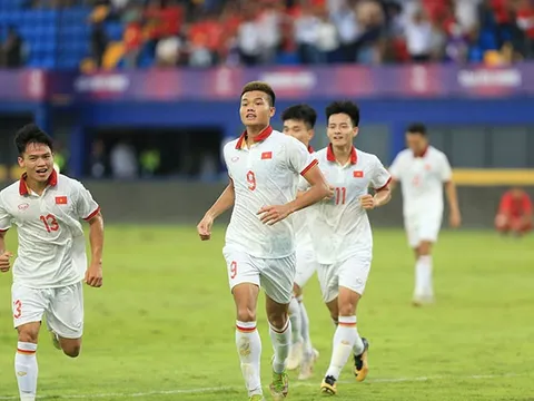 Thắng nhàn Singapore, U22 Việt Nam vươn lên dẫn đầu bảng B