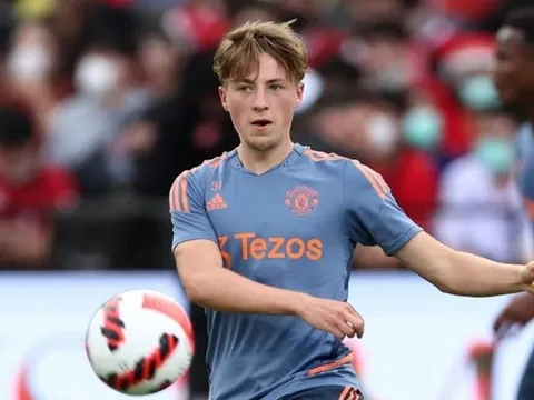 Man Utd cài điều khoản khôn ngoan với "gà nhà"