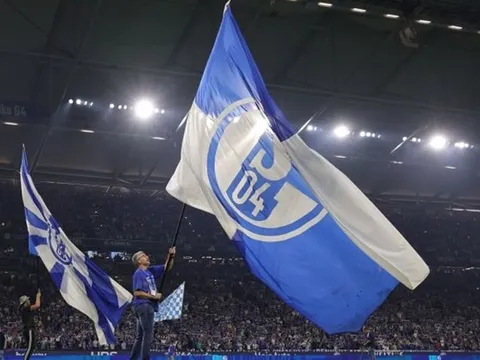 Schalke 04 và sự hỗn loạn không thể kiểm soát