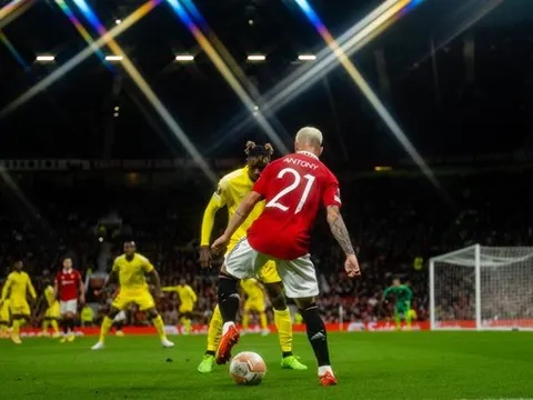 Scholes: "Thật lố bịch, quá phô trương"