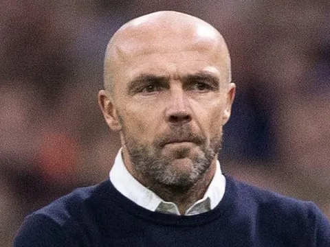 HLV Ajax nói lời thật lòng về Liverpool