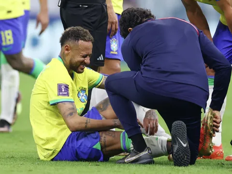 "Messi được xem như Chúa. Ronaldo là 1 vị vua. Neymar bị mong gãy chân"