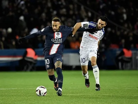 Arda Turan nêu vấn đề lớn với Neymar