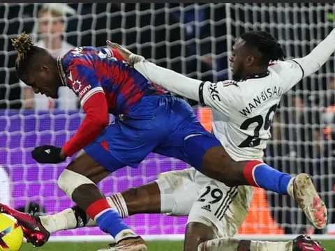 Cựu sao M.U được Arsenal và Chelsea săn đón