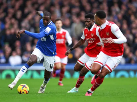 ''Arsenal trải qua những giây phút đầy khó khăn''