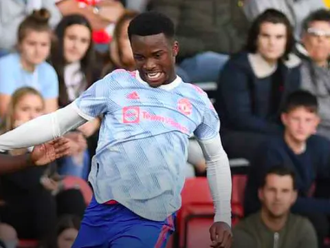 M.U kích hoạt điều khoản trói chân 'báu vật'