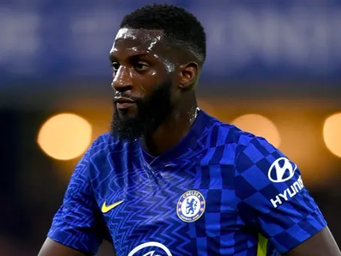 Lyon mở đàm phán chiêu mộ bom xịt Chelsea