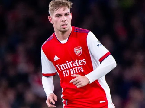 Arsenal hạ Aston Villa, Carragher khen ngợi đặc biệt 1 cái tên
