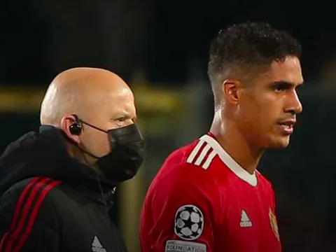 CHÍNH THỨC! Chấn thương nặng, Man Utd mất Varane dài hạn