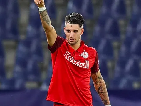 Liverpool tăm tia cầu thủ đa năng