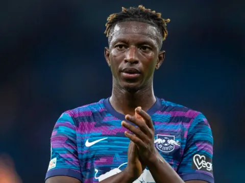 Chi 33 triệu, Rangnick có thể mang tân binh đầu tiên tới OTF