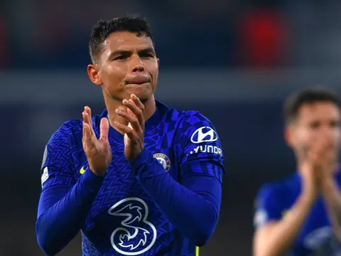 Không phải Van Dijk hay Varane, William Gallas kể tên 2 hậu vệ xuất sắc nhất Premier League