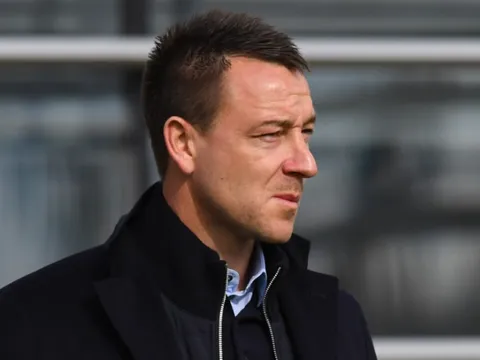 Đại gia mời gọi, John Terry chuẩn bị làm HLV trưởng