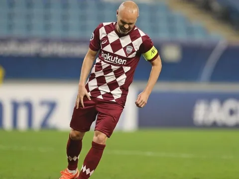 Iniesta: "Tôi ôm vợ như cái gối, không có cảm giác gì cả"