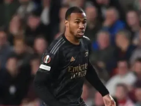 Arsenal nhận thêm tin xấu sau trận thua PSV
