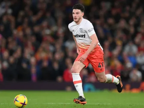 Bỏ qua Bellingham, Fowler tiến cử tiền vệ 100 triệu bảng cho Liverpool