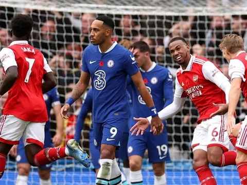 Neil Warnock chỉ tên 'Ronaldo của Chelsea', Potter cần tống khứ