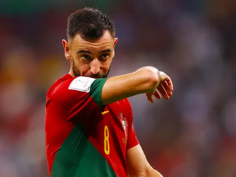 Craig Foster khẳng định quả penalty của Bruno Fernandes là sai