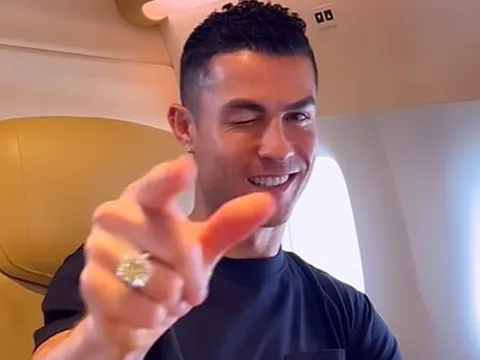 Ronaldo: 'Xin chào, hẹn gặp lại'