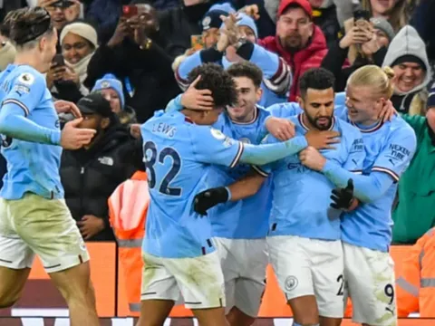 Carragher chỉ ra điểm tương đồng giữa Man City và Man United