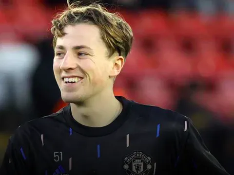 CHÍNH THỨC! Thêm cầu thủ chia tay Man Utd