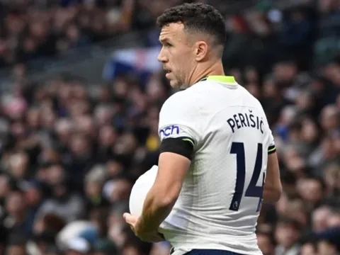 Hỏi mượn Perisic, M.U nhận ngay câu trả lời