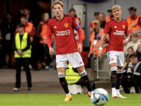 Người cũ M.U tự hào khi con trai được Ten Hag trao băng đội trưởng
