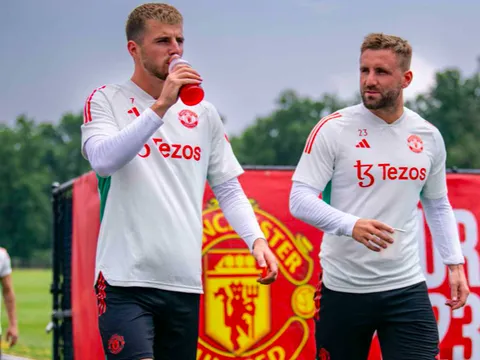 Shaw: "Khá kỳ lạ khi cậu ấy ở M.U"