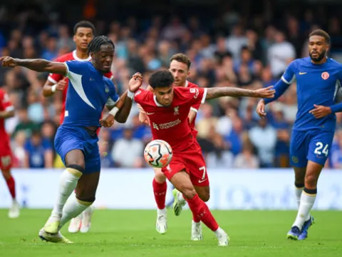 ''Reece James và Axel Disasi bối rối''