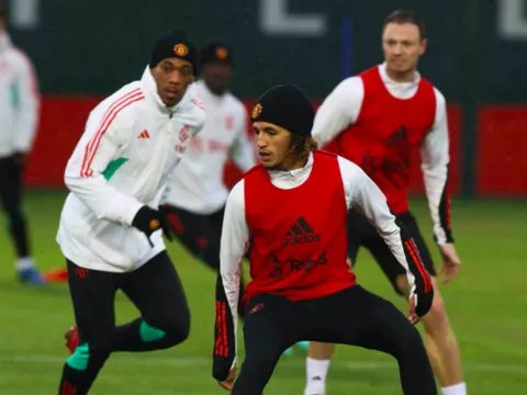 Bất ngờ Rashford; 2 cú hích xuất hiện trên sân tập Man Utd
