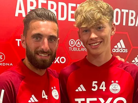 NÓNG! Arsenal săn đón 'John Stones 2.0'