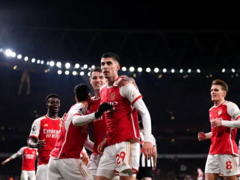 Hủy diệt Newcastle, Arsenal nối dài mạch thắng