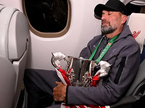 "Thay thế Jurgen Klopp gần như là điều không thể"