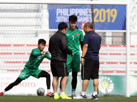 HLV Park Hang-seo và cơn đau đầu mang tên "người gác đền"