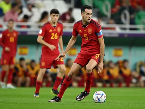 Sergio Busquets: Sự tĩnh lặng giữa chiến trường khốc liệt