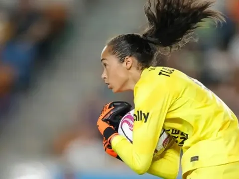 Từ chối Arsenal, M.U phá kỷ lục chuyển nhượng mua thêm thủ môn