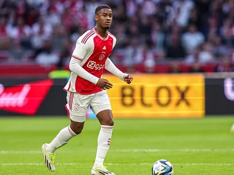 Arsenal bít cửa mua thần đồng Ajax