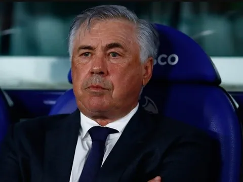 Ancelotti bất lực với Real