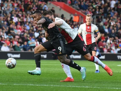 Arsenal được nhận định mất oan quả penalty