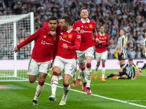 Xếp hạng các tiền vệ M.U mua thời hậu Sir Alex: Casemiro sau 1 cái tên