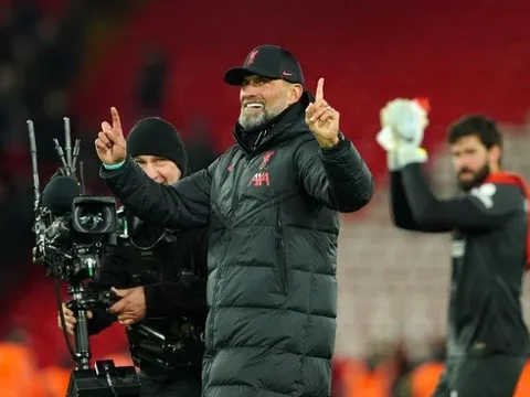 Hủy diệt M.U, Klopp từ chối ăn mừng bằng nắm đấm