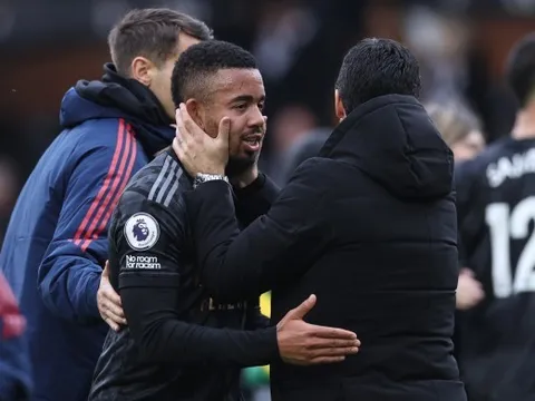 Guardiola chơi tâm lý chiến với Arsenal, HLV Arteta đáp trả đẳng cấp